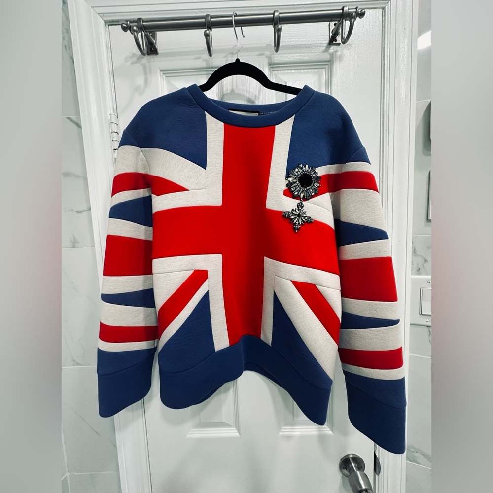 Gucci, women’s UK jumper.